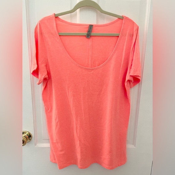 NWOT Bundle of Women’s Tee and Tank Size 2X - Picture 2 of 6